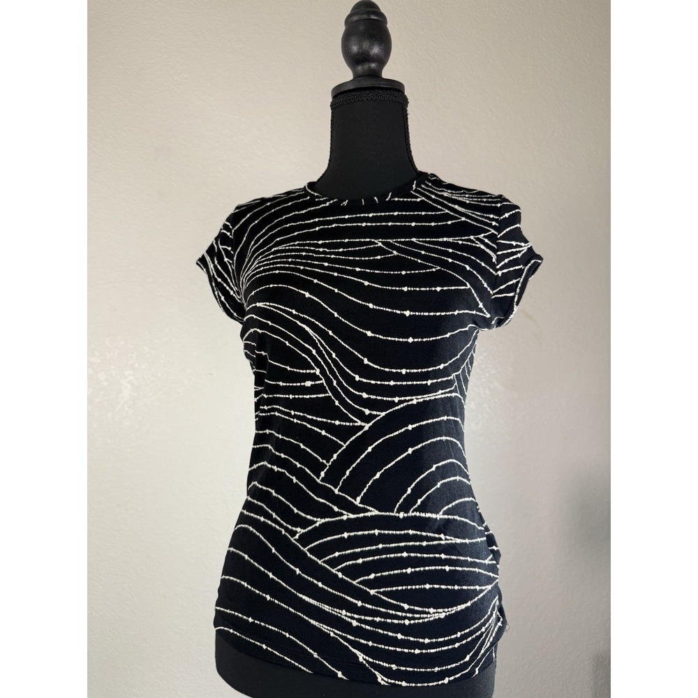 Susan Lawrence Petite Blouse Womens Medium  Black White Wavy Short Sleeve Casual
